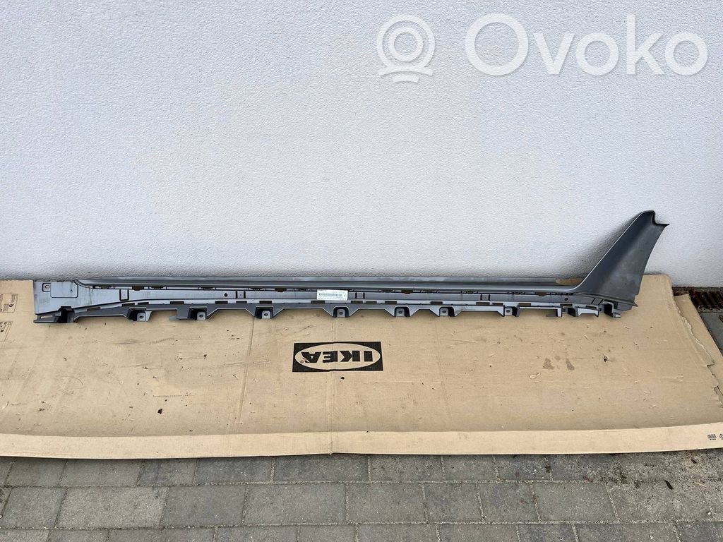 BMW 4 G22 G23 G24 G26 Kojų erdvės šonine apdaila 