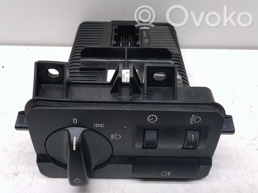 Light switch   6936820,532228400