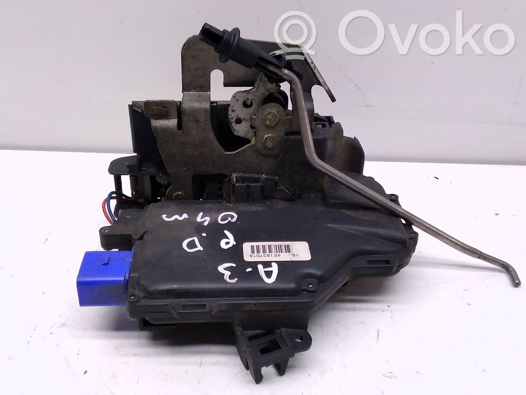 Audi A3 S3 8P Priekinė durų spyna 