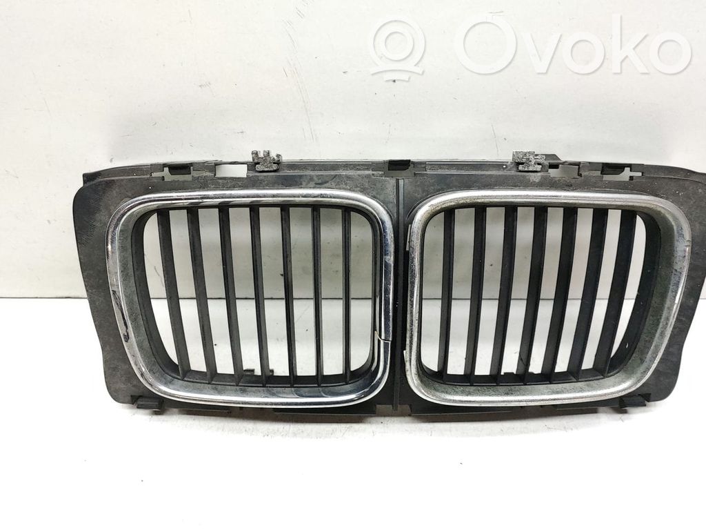 BMW 5 E34 Front bumper upper radiator grill 