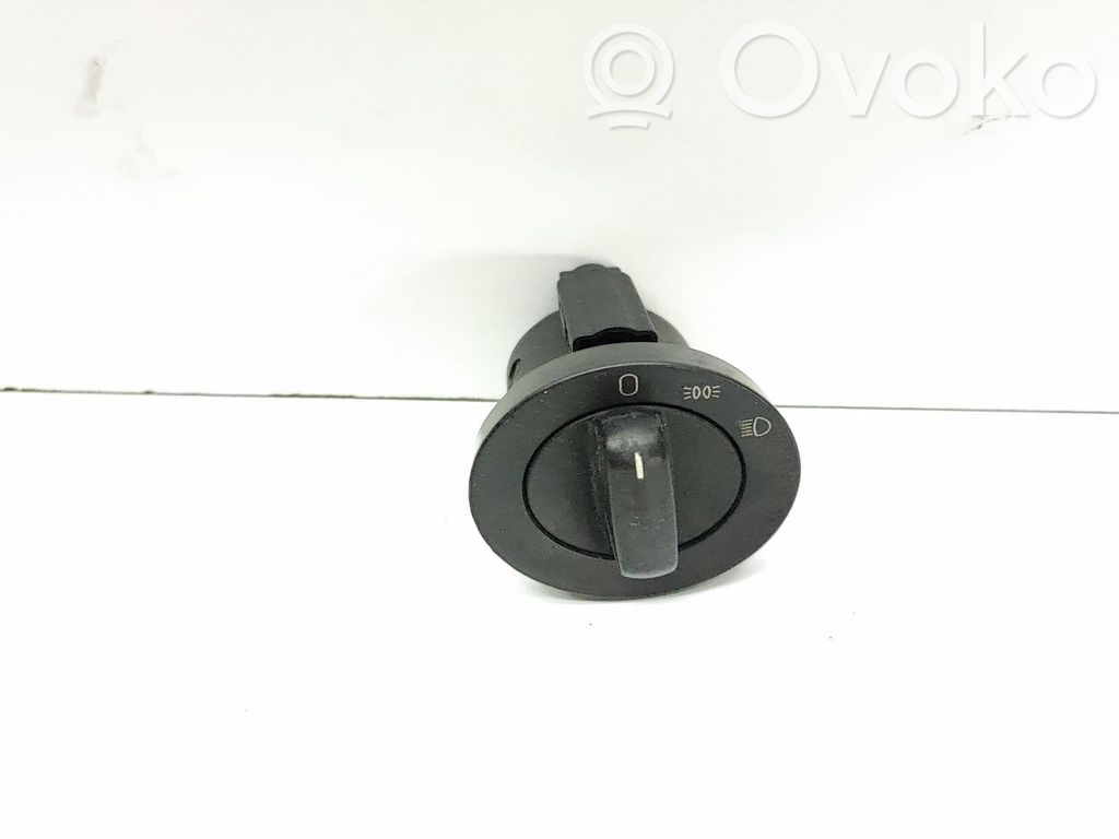 Light switch   8363883