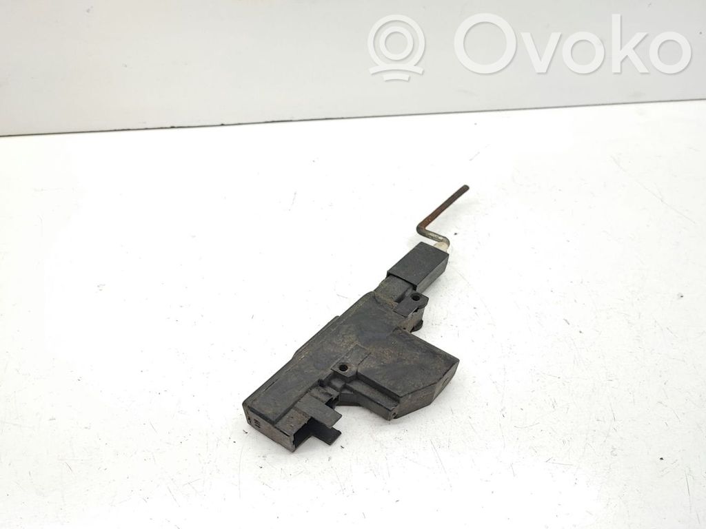 BMW 5 E34 Fuel tank cap lock motor 