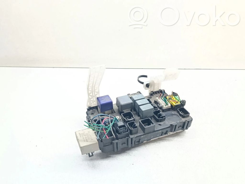 Toyota Matrix (E130) Fuse module 