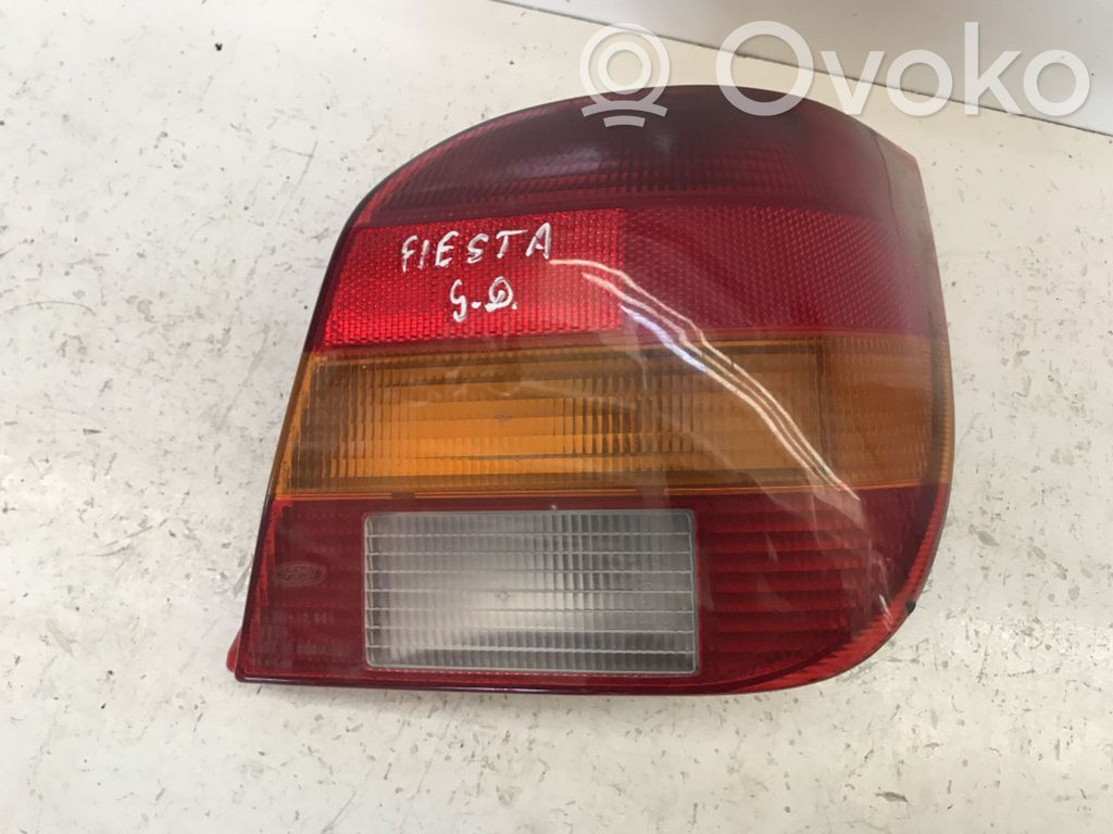 Ford Fiesta Aizmugurējais lukturis virsbūvē 