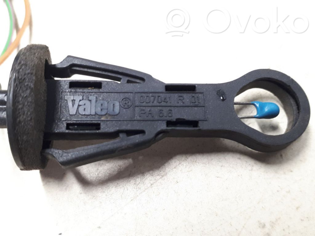 Interior temperature sensor   007041R01