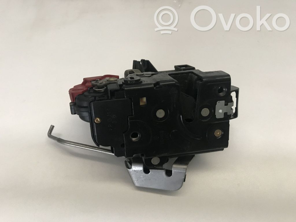 Audi A4 S4 B6 8E 8H Takaoven lukko 