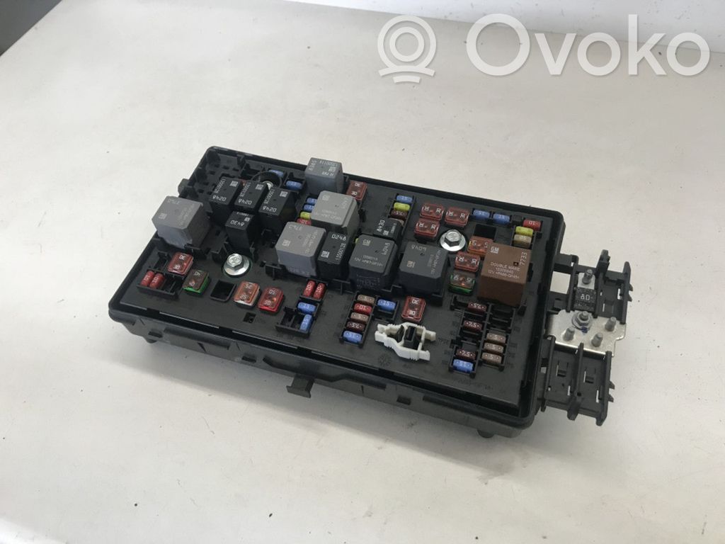 Opel Insignia A Fuse module 