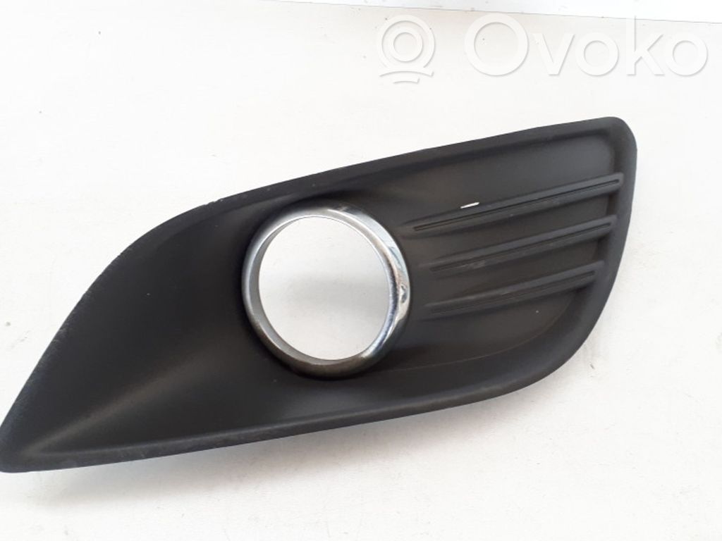 Ford Focus Etusumuvalon ritilä 