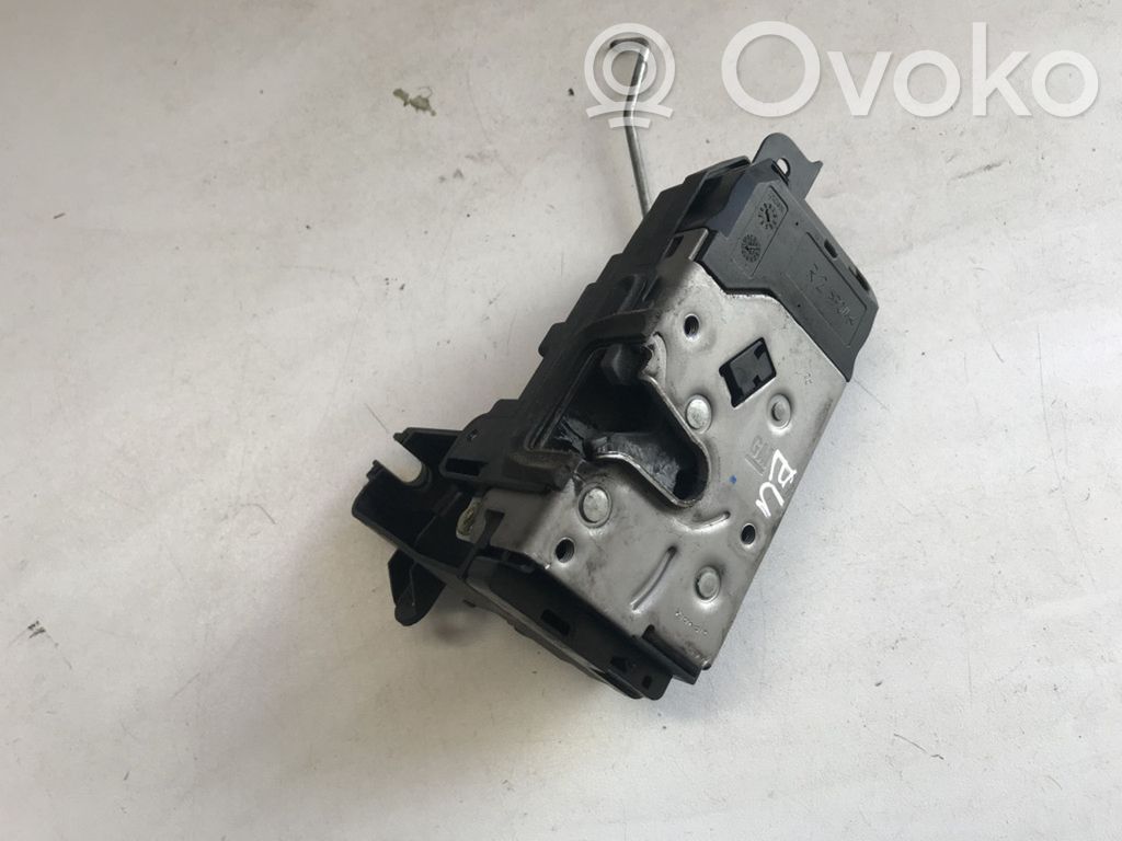 Opel Astra H Priekšpusē slēdzene 