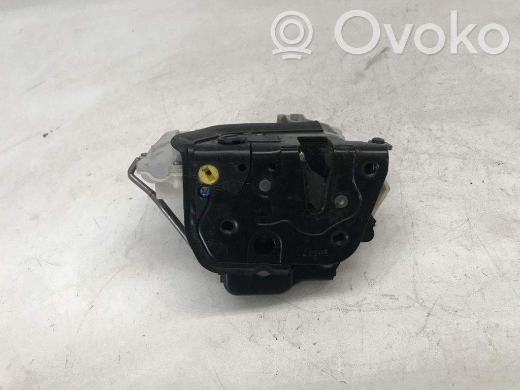 Audi A4 S4 B6 8E 8H Takaoven lukko 