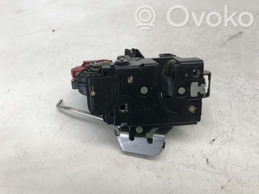 Audi A4 S4 B6 8E 8H Takaoven lukko 