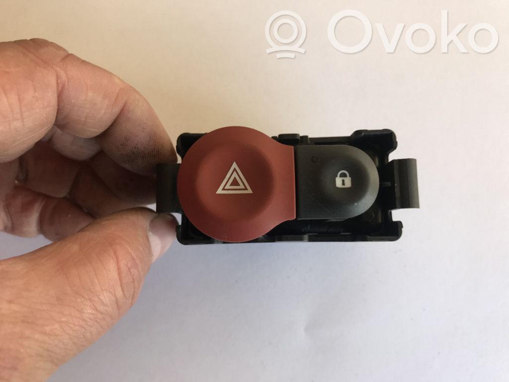 Renault Clio III Hazard light switch 