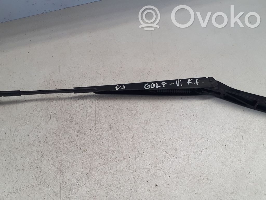 Volkswagen Golf VI Priekšējā loga tīrītāja kājiņa 