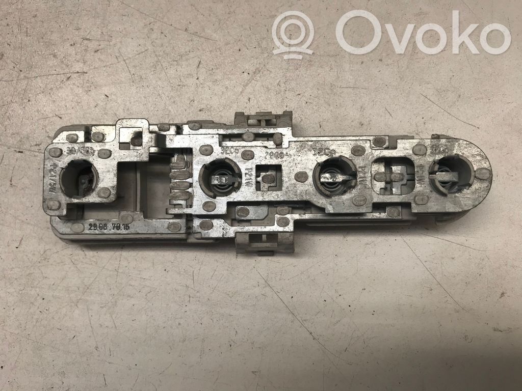 Audi A4 S4 B5 8D Takavalon osa 