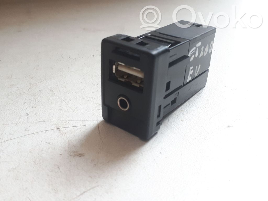 Lexus CT 200H Enchufe conector USB 