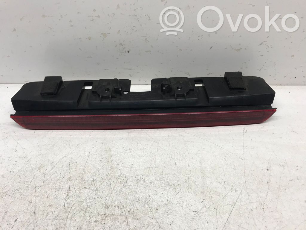 Troisième feu stop   UST33124,IMASEN1144213