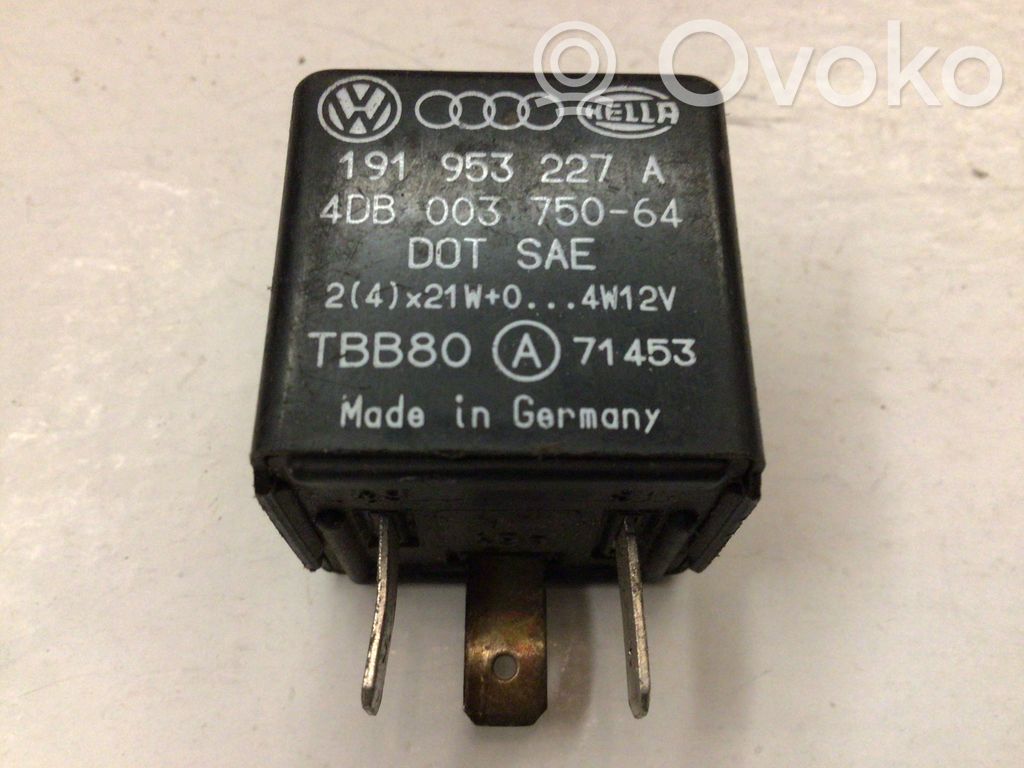 Volkswagen PASSAT B3 Hätävilkun rele 
