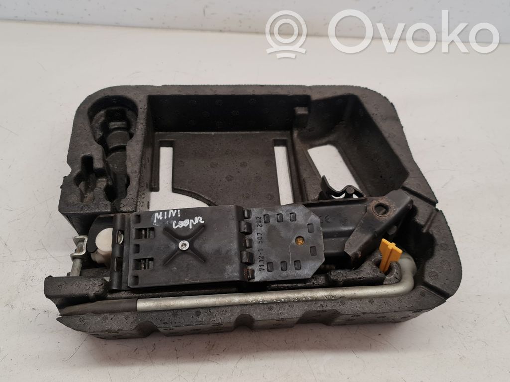 Mini One - Cooper R50 - 53 Lift Jack 