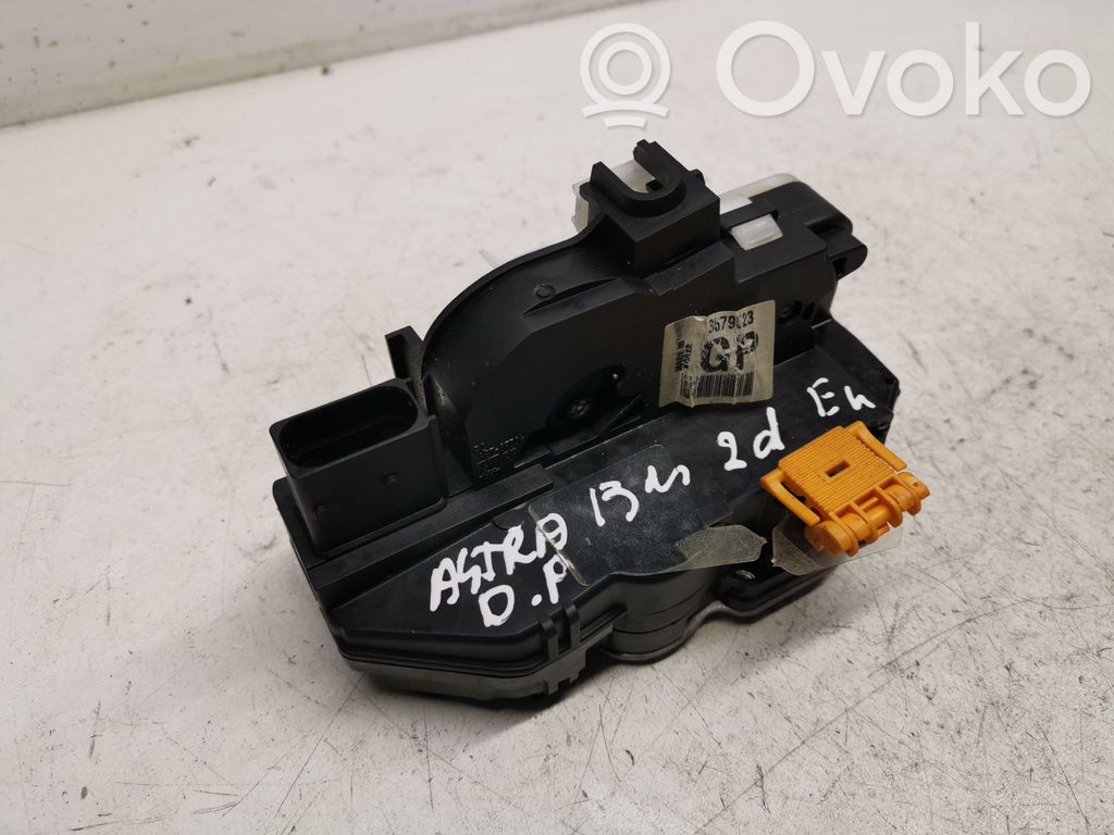 Opel Astra J Front door lock 