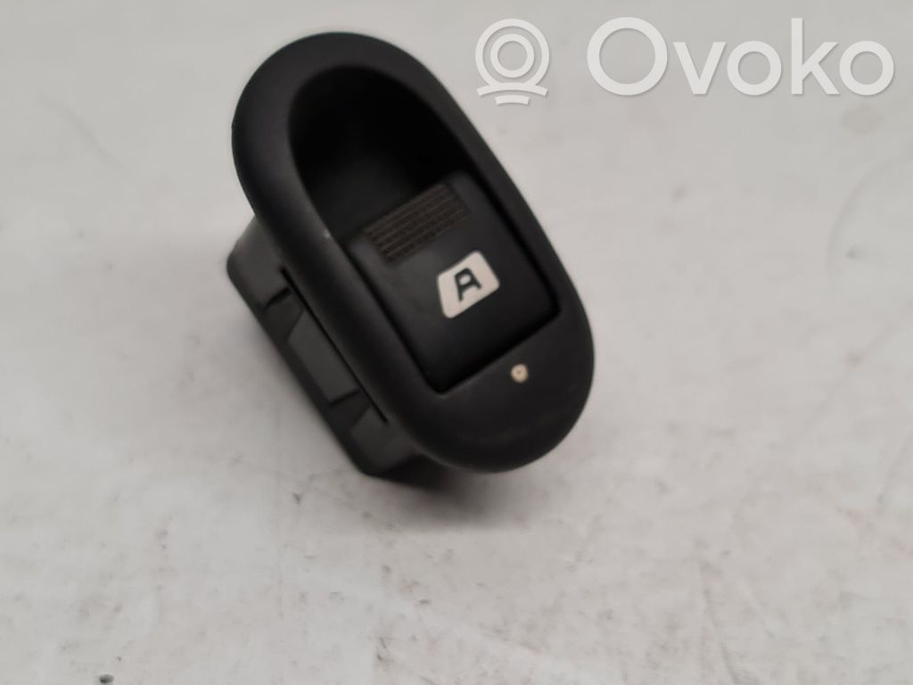 Peugeot 1007 Electric window control switch 