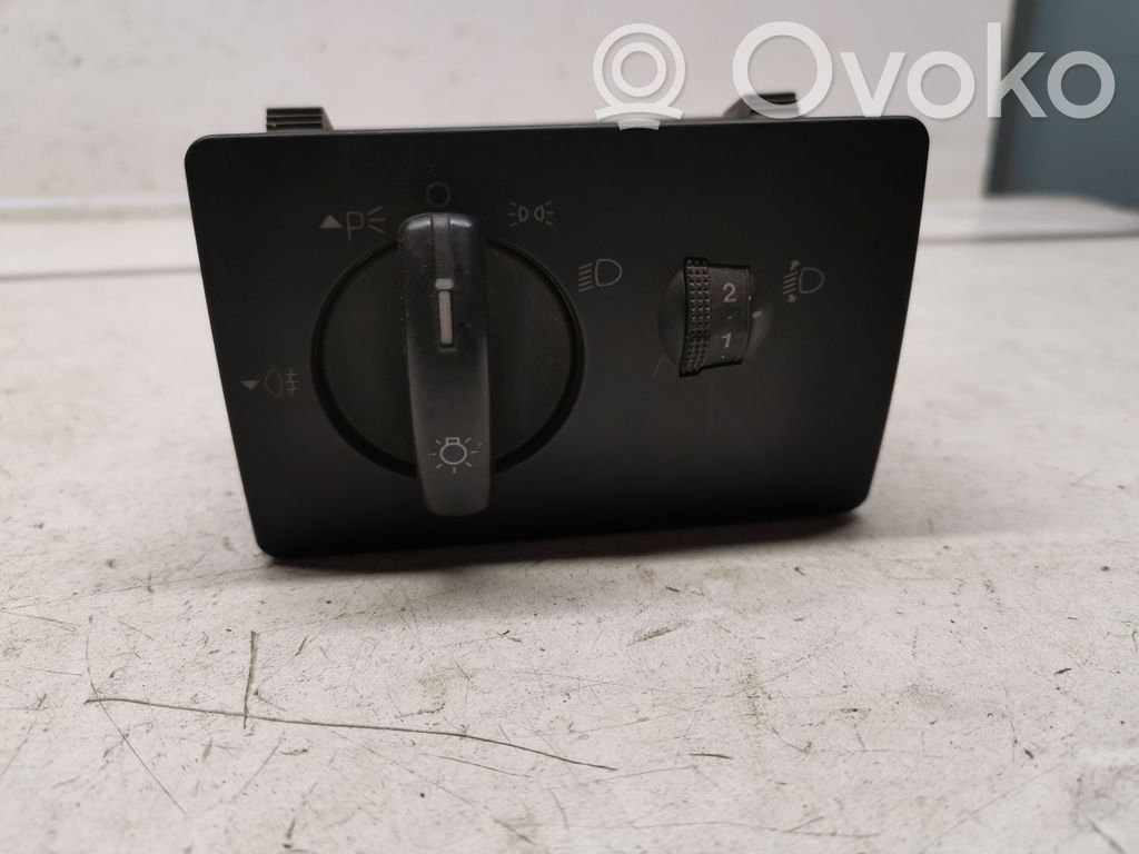 Ford Focus Light switch 