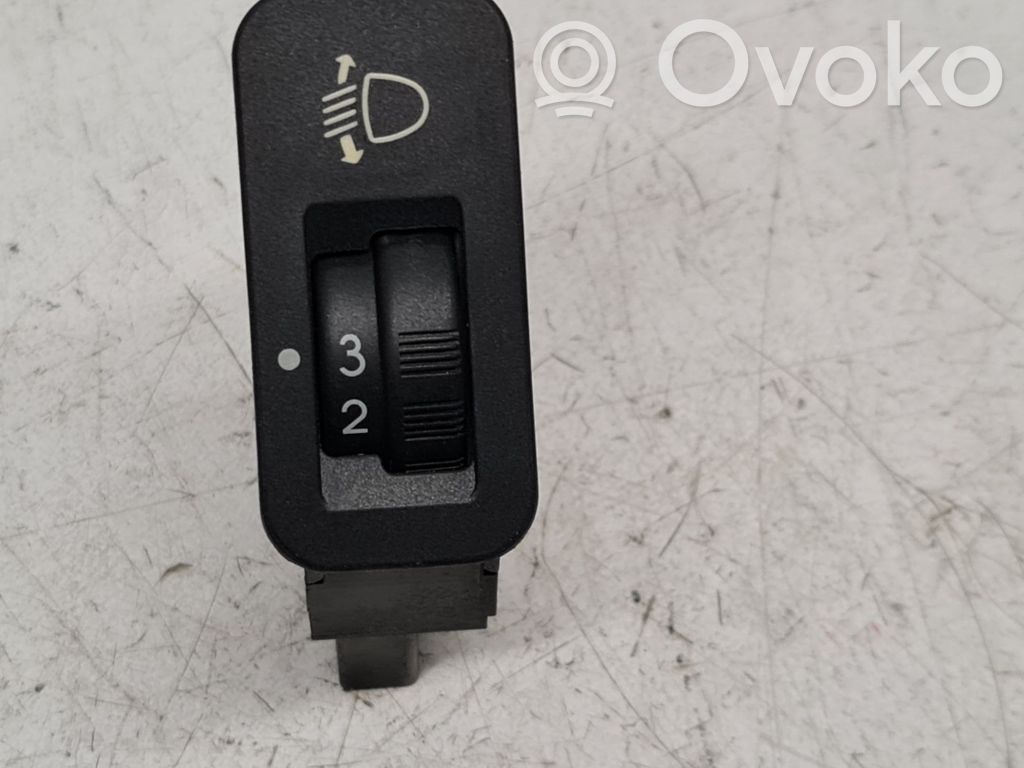 Peugeot 206 Headlight level height control switch 