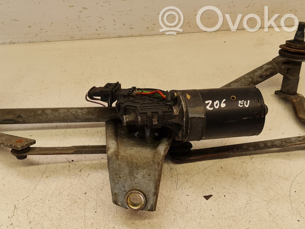 Peugeot 206 Etupyyhkimen vivusto ja moottori 
