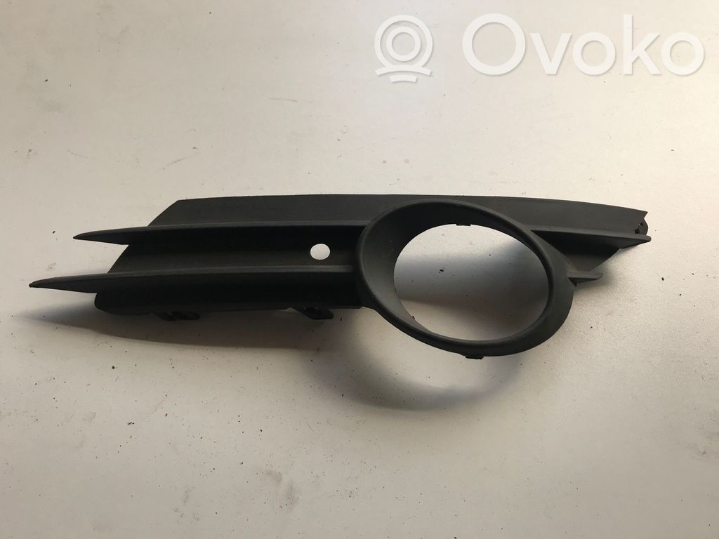 Opel Corsa D Etusumuvalon ritilä 