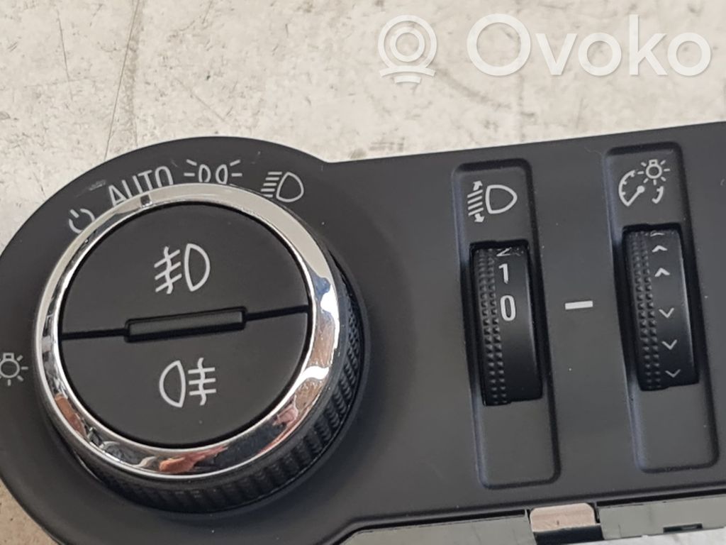 Opel Astra J Light switch 