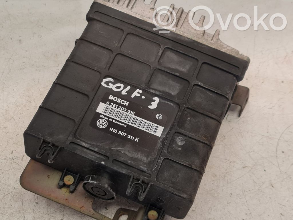 Volkswagen Golf III Engine control unit/module 