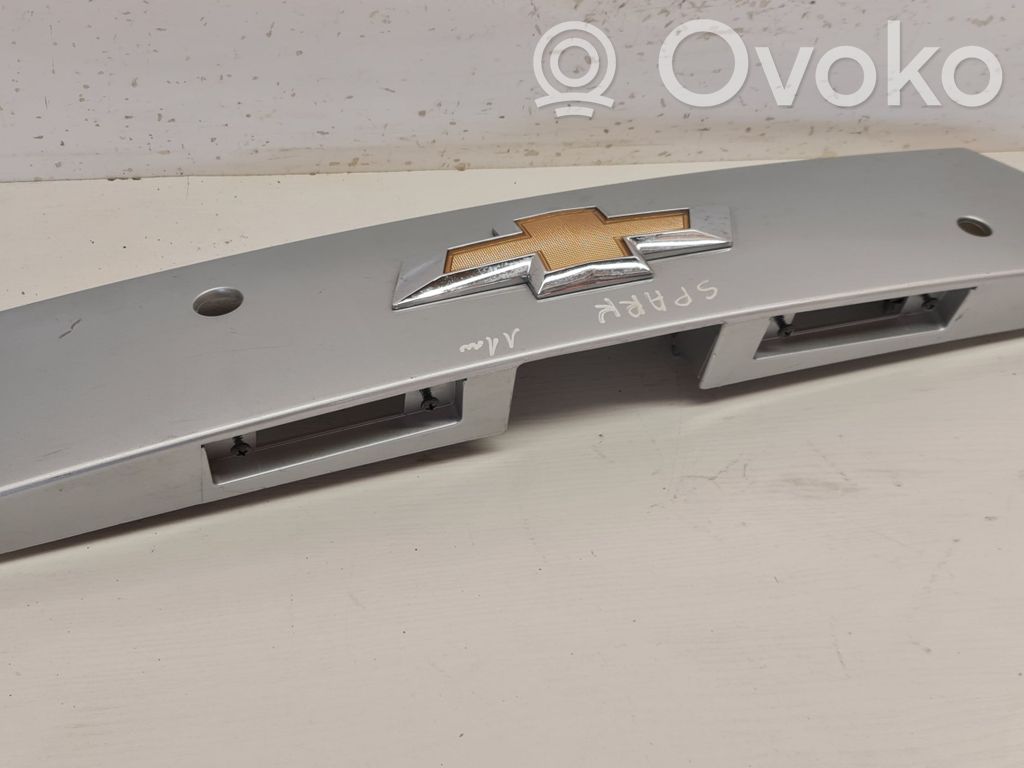 Chevrolet Spark Éclairage de plaque d'immatriculation 