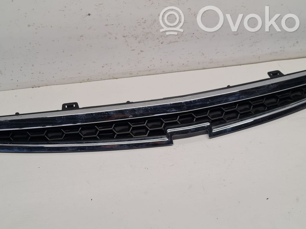 Chevrolet Spark Etupuskurin ylempi jäähdytinsäleikkö 