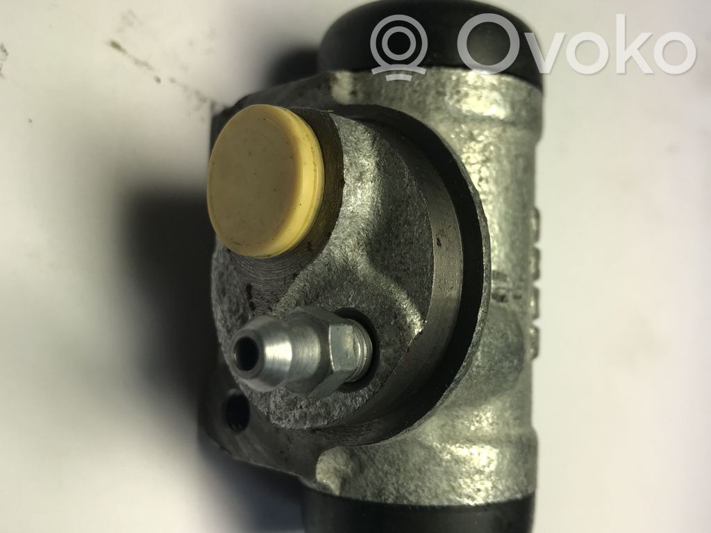 Renault Clio I Rear brake cylinder 
