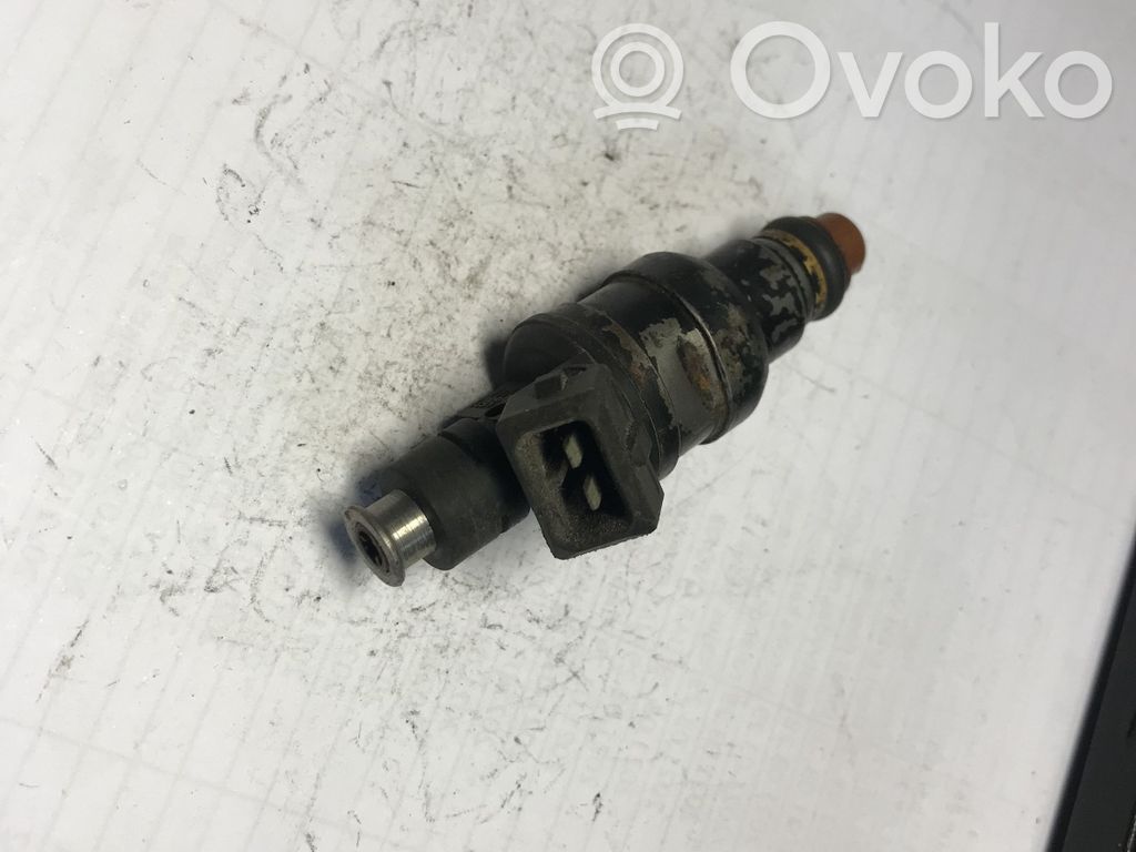 Volkswagen PASSAT B5 Inyector de combustible 