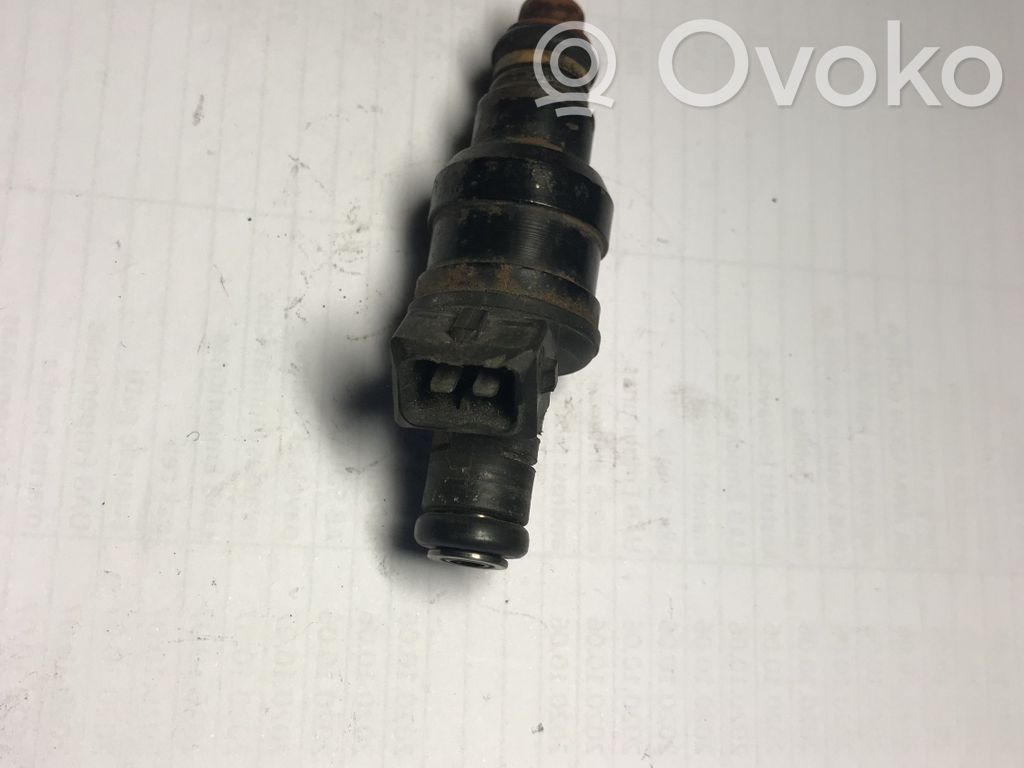 Volkswagen PASSAT B5 Inyector de combustible 