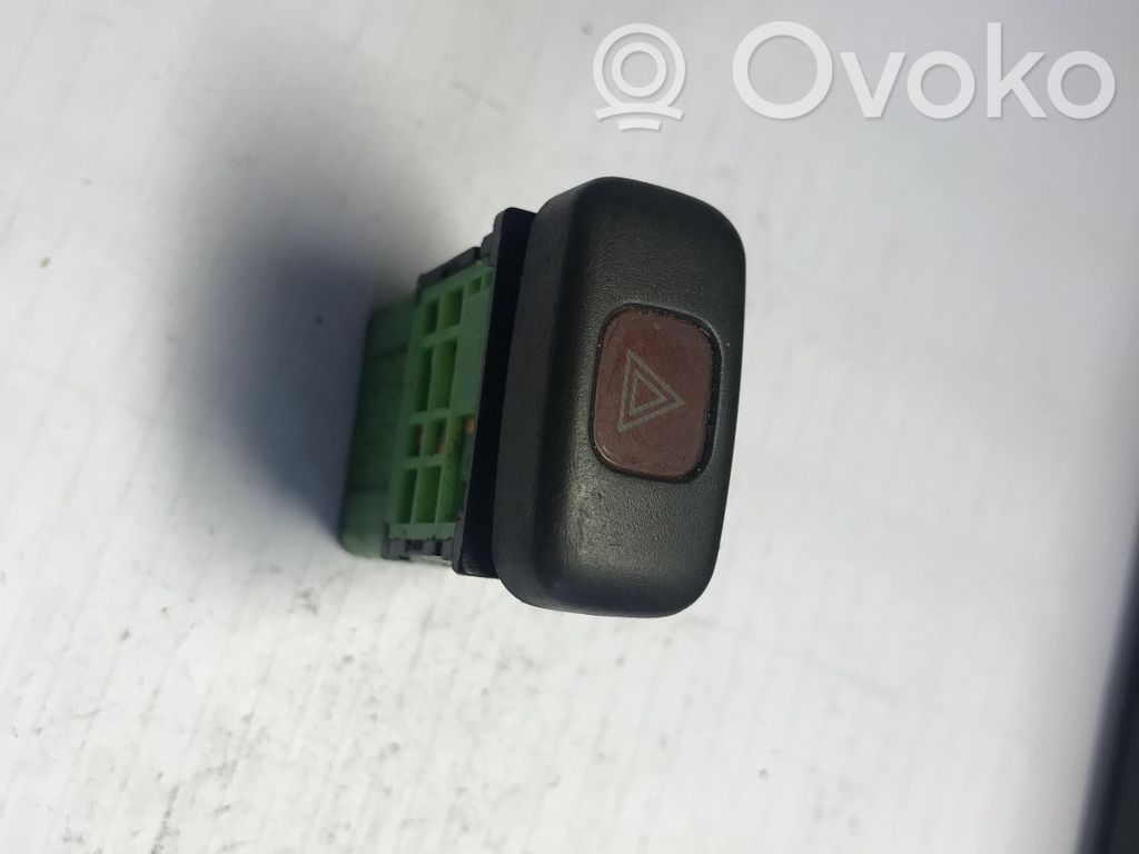 Mitsubishi Galant Botón interruptor de luz de peligro 