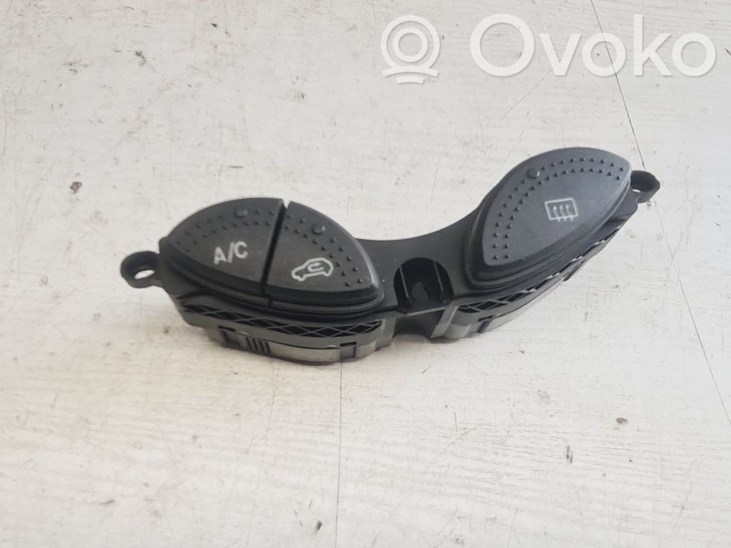 Ford Focus Windscreen/window heater switch 