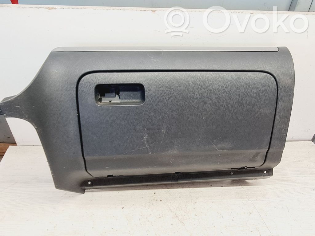 Volkswagen Golf V Glove box 