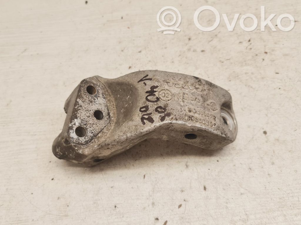 Volvo S40, V40 Engine mounting bracket 