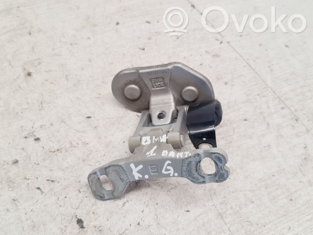 BMW 1 E81 E87 Aizmugurējā pārsega eņģe (-ess) 