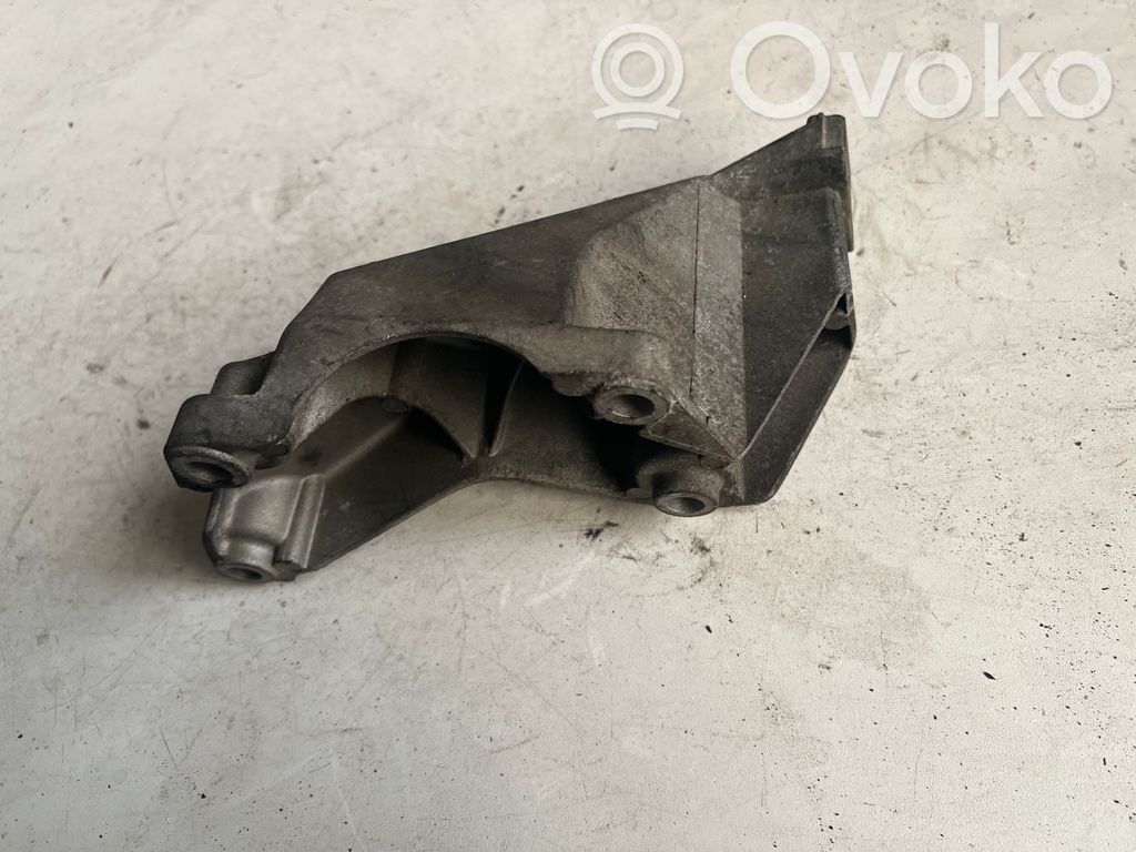 Audi A4 S4 B7 8E 8H Engine mounting bracket 