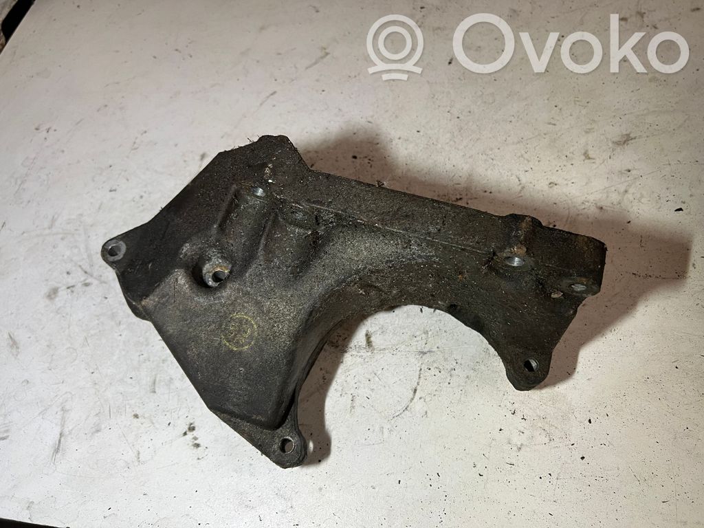 Opel Tigra A Engine mounting bracket 