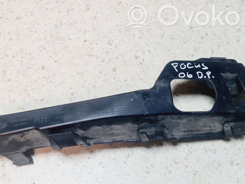 Ford Focus Front bumper mounting bracket 