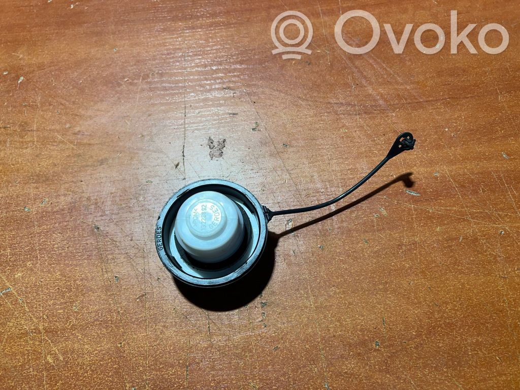 Opel Corsa D Tapa del depósito de combustible 