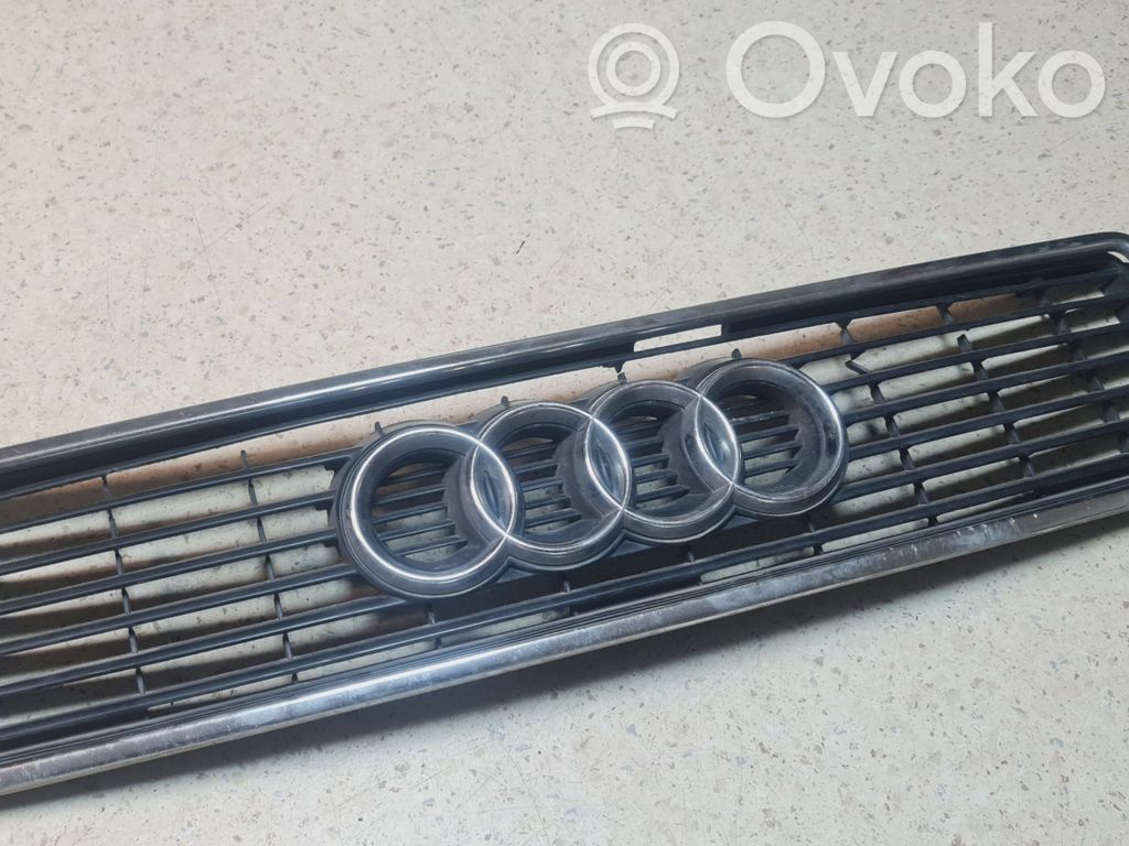 Audi 100 S4 C4 Etupuskurin ylempi jäähdytinsäleikkö 