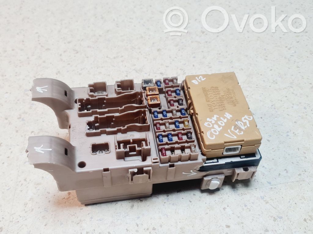 Toyota Corolla Verso E121 Fuse module 