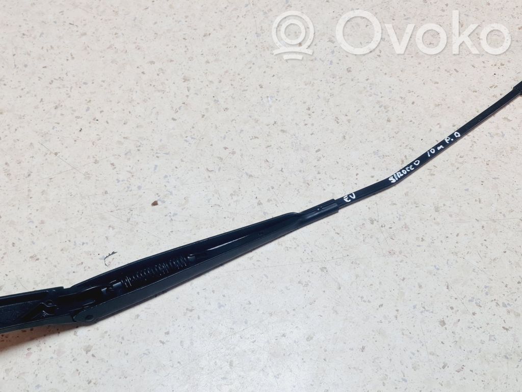 Volkswagen Scirocco Front wiper blade arm 
