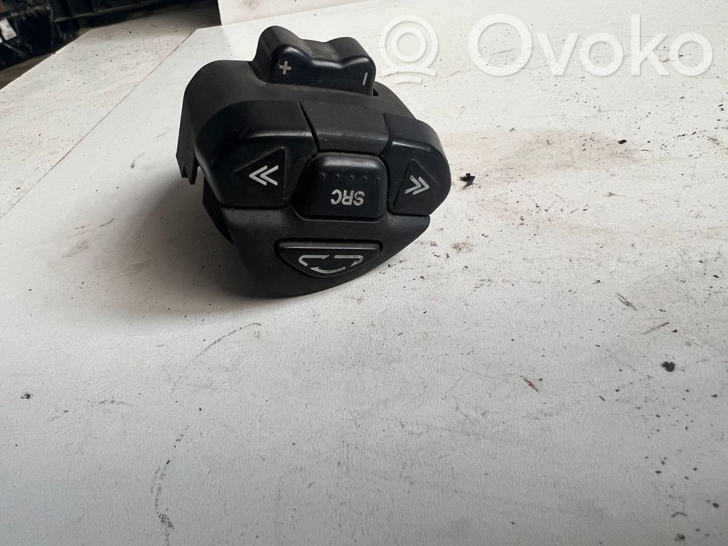 Nissan Almera Tino Przełącznik / Przycisk kierownicy 
