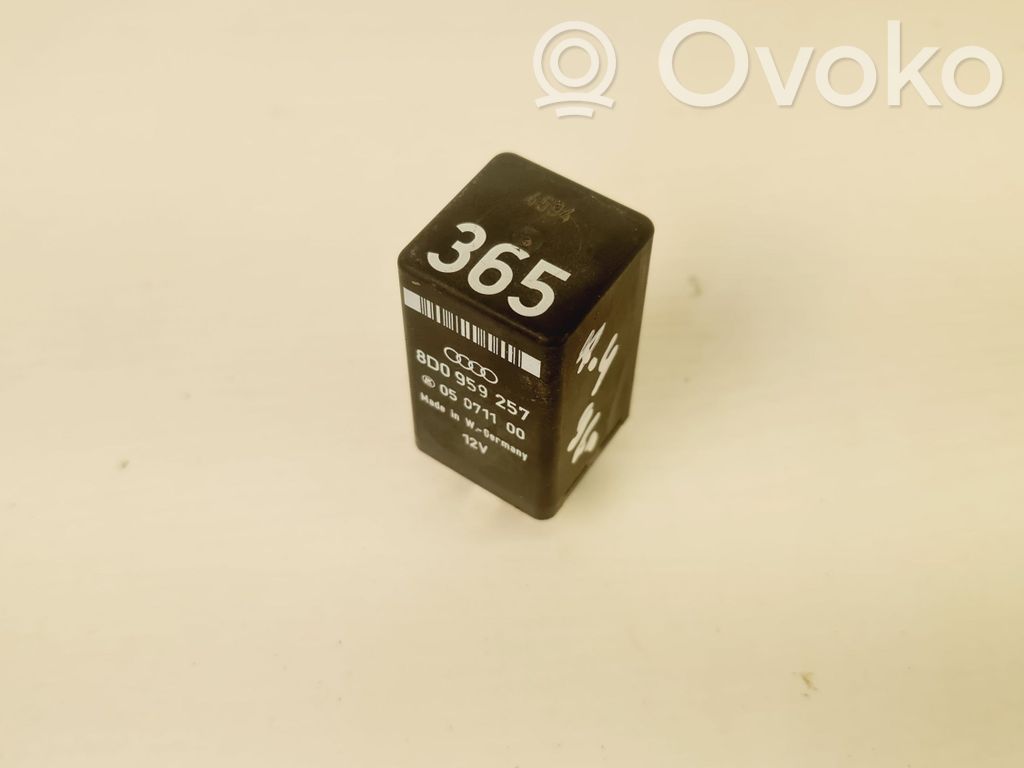 Audi A4 S4 B5 8D Muu rele 