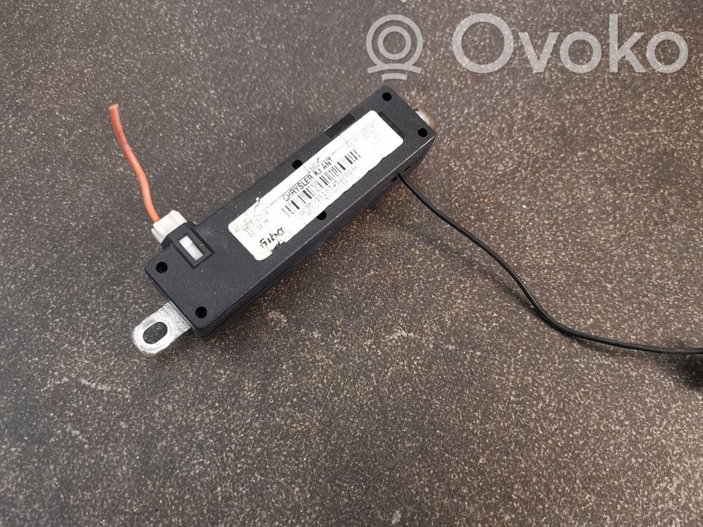 Jeep Cherokee III KJ Aerial antenna amplifier 